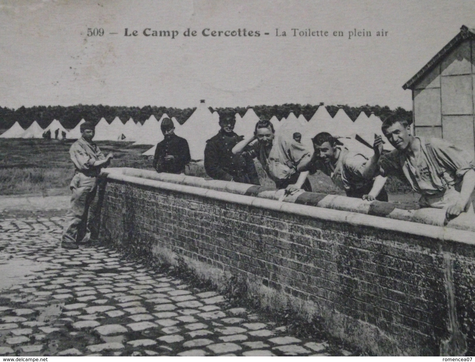 Le CAMP De CERCOTTES (Loiret) - La TOILETTE En PLEIN AIR - A Voir - Autres & Non Classés