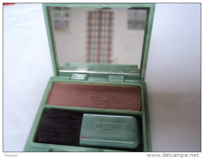 CLINIQUE " MINI  BLUSH POUDRE  "  MENTION DE GRATUITE  AU DOS  DE LA BOITE  LIRE ET VOIR !! - Miniatures Femmes (sans Boite)