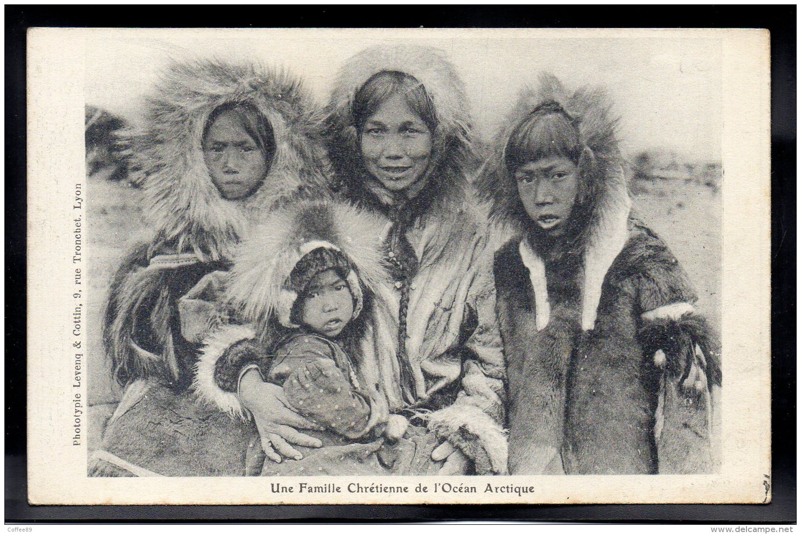 USA - ALASKA - Une Famille Chrétienne De L'Océan Arctique - Autres & Non Classés