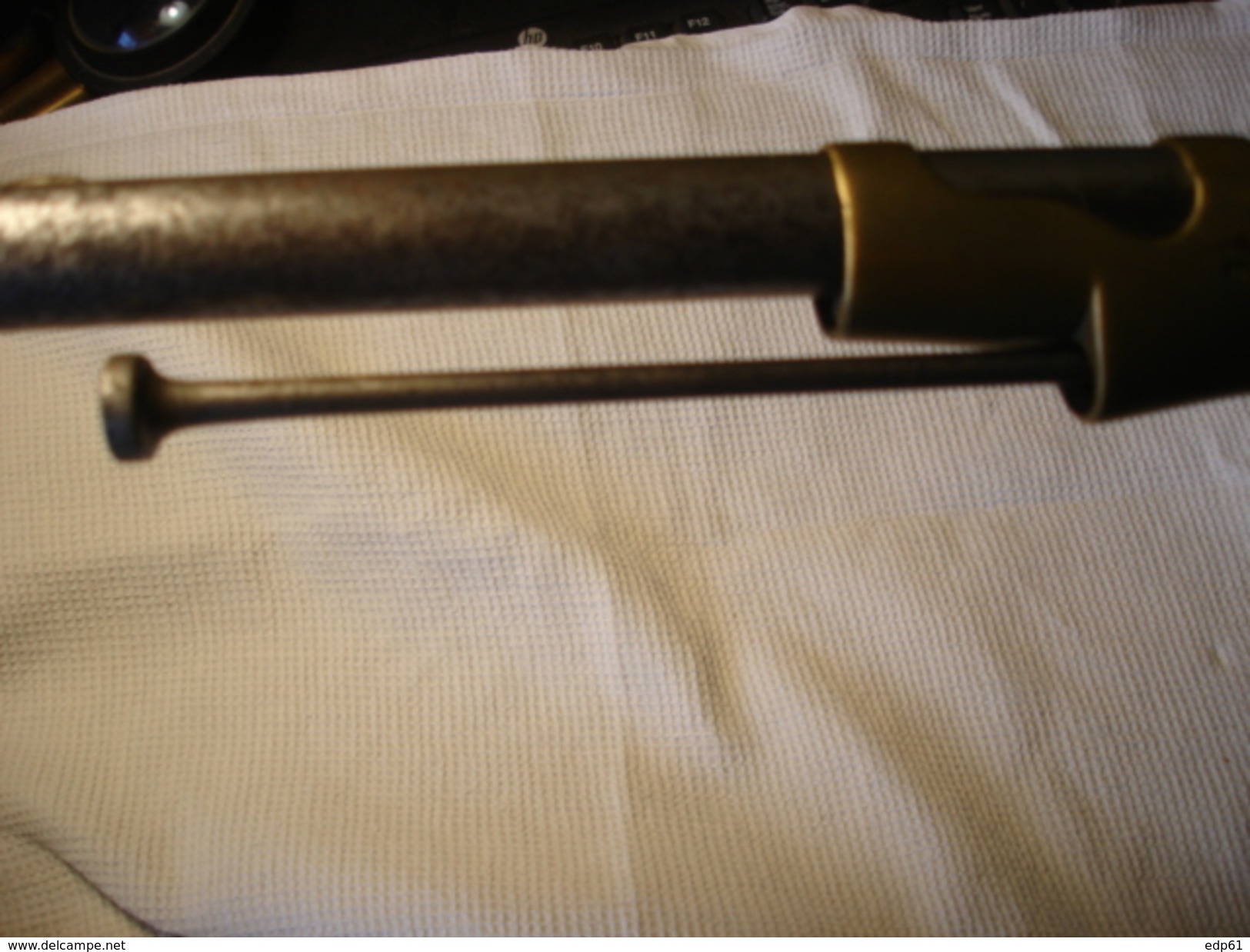 fusil a piston avec sa baionnetteje croix cavalerie marquage de platine pas tres lisible