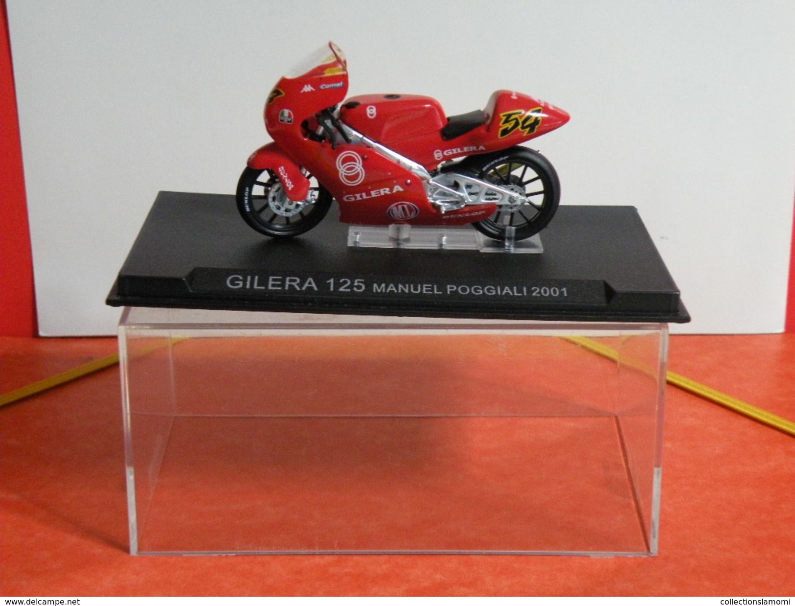 MOTO 1/24 > Giléra 125 Manuel Poggiali 2001(sous Vitrine) - Motos