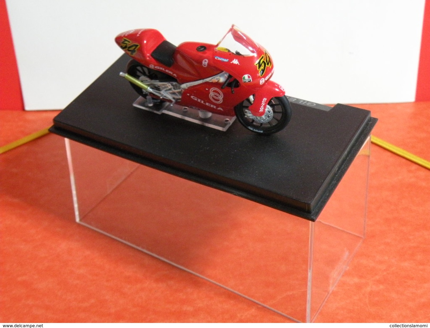 MOTO 1/24 > Giléra 125 Manuel Poggiali 2001(sous Vitrine) - Motorfietsen