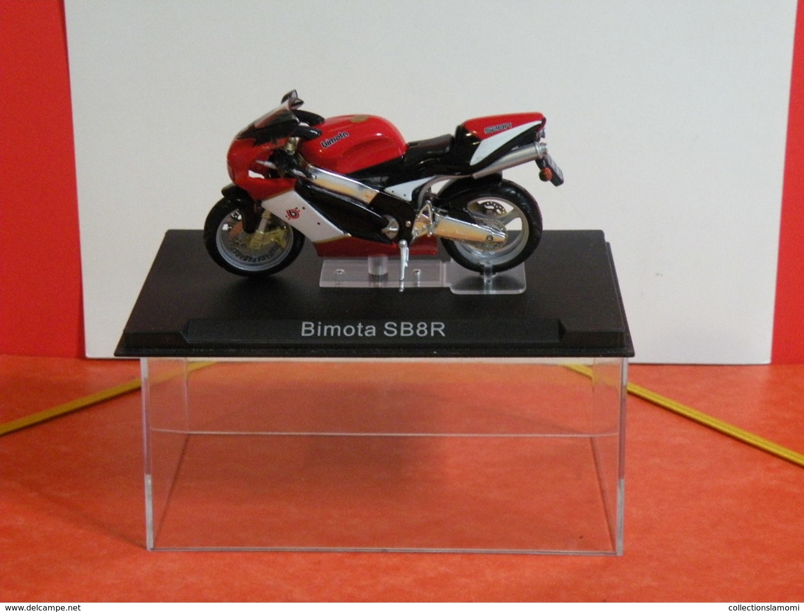 MOTO 1/24 > Bimota SB8R (sous Vitrine) - Motos