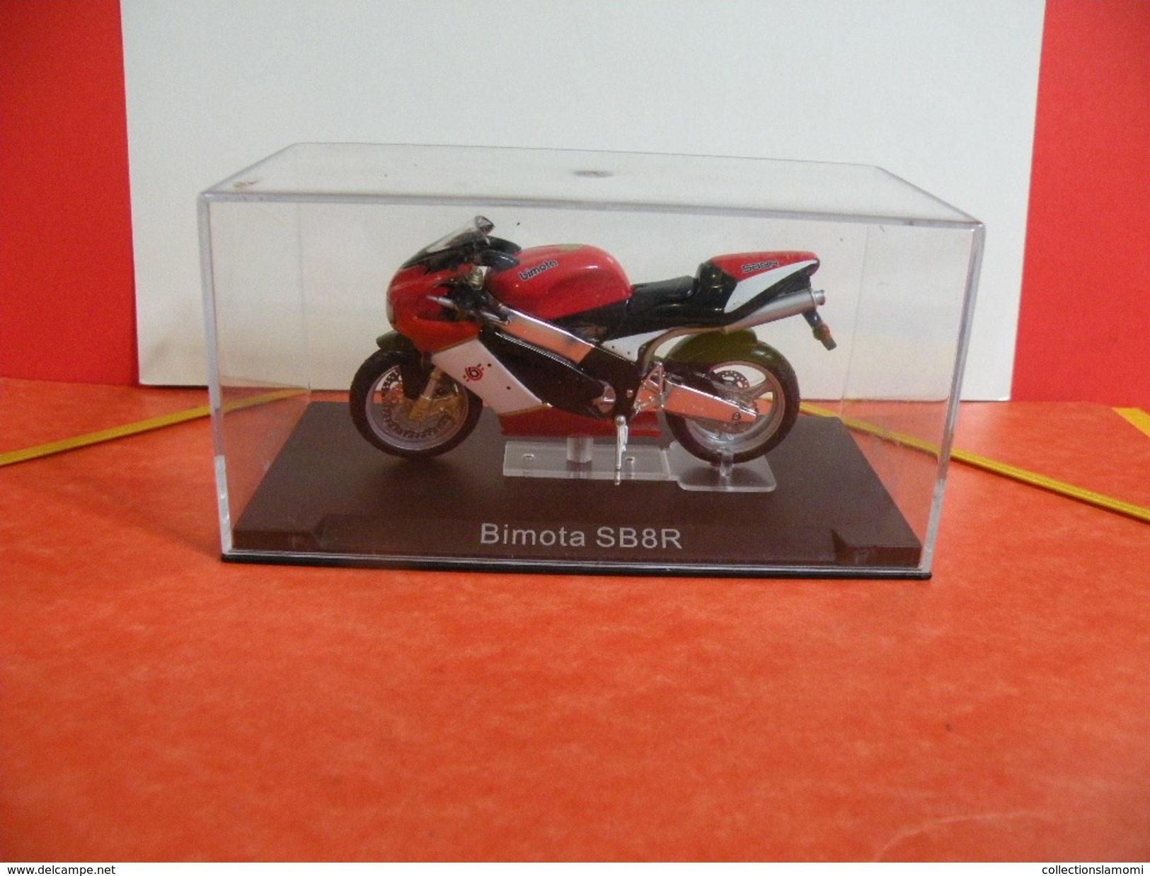 MOTO 1/24 > Bimota SB8R (sous Vitrine) - Motorfietsen