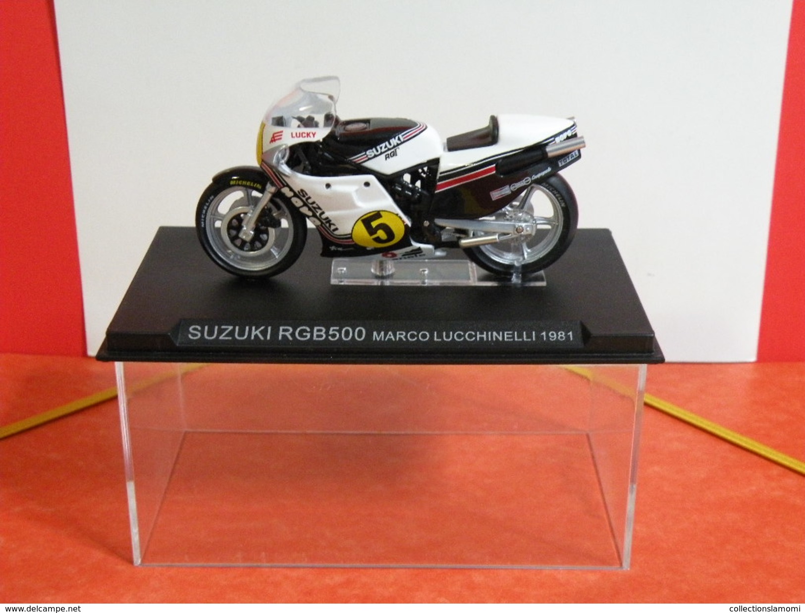 MOTO 1/24 > Suzuki RGB 500 Marco Lucchinelli 1981 (sous Vitrine) - Motos