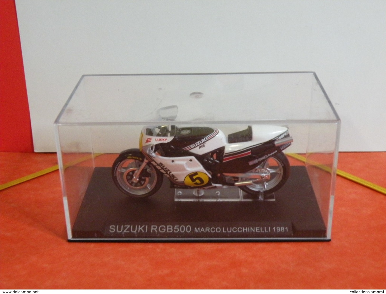 MOTO 1/24 > Suzuki RGB 500 Marco Lucchinelli 1981 (sous Vitrine) - Motorcycles