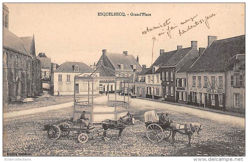 Esquelbecq       59         Grand'place  Et  Attelages Chevaux        (voir Scan) - Andere & Zonder Classificatie