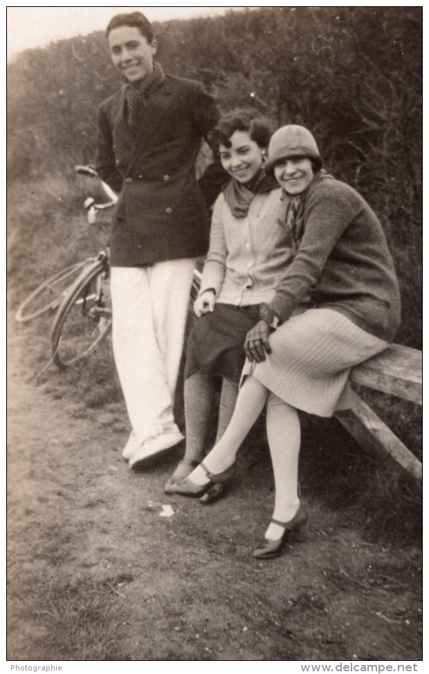 France Groupe Assis Sur Un Banc A La Campagne 2 Anciennes Photos Amateur 1920 - Other & Unclassified