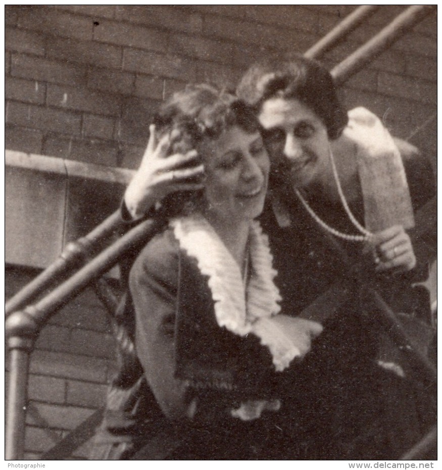 USA 2 Femmes Amies Prenant La Pose Escalier 5 Anciennes Photos Amateur 1920 - Other & Unclassified