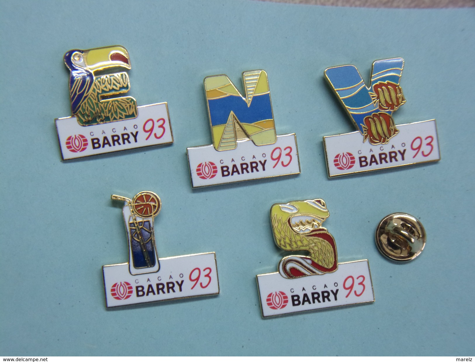 Pin's - Chocolat - CACAO BARRY 93 - Lot De 5 Lettres V. I. E.N.S. - Lots