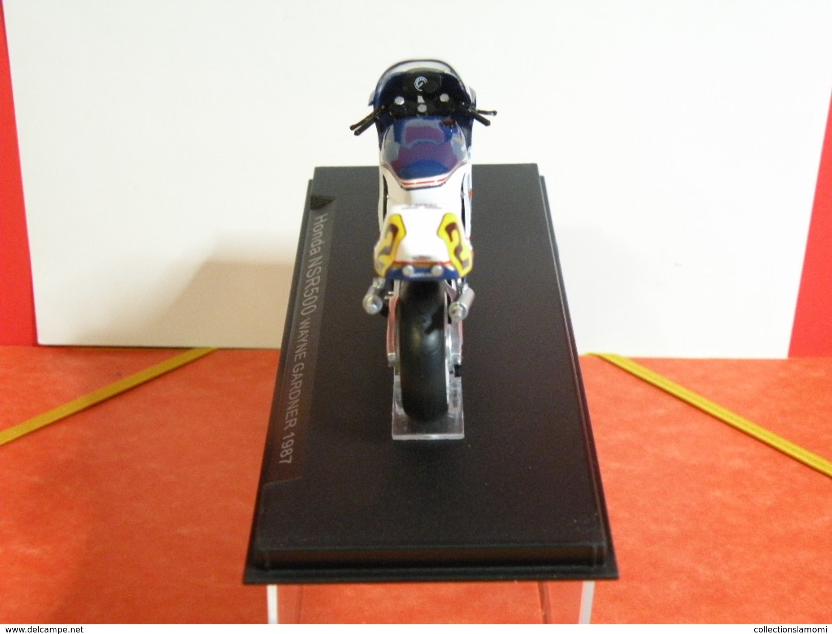 MOTO 1/24 > Honda NSR 500 Wayne Gardner 1987 (sous Vitrine) - Moto