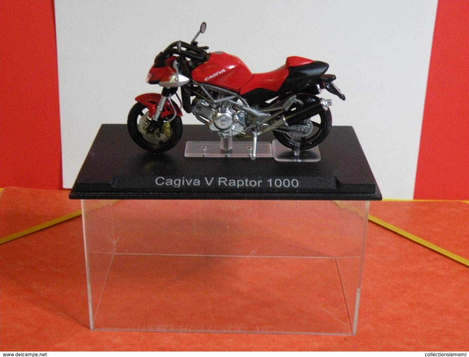 MOTO 1/24 > Cagiva V Raptor 1000 (sous Vitrine) - Motorfietsen