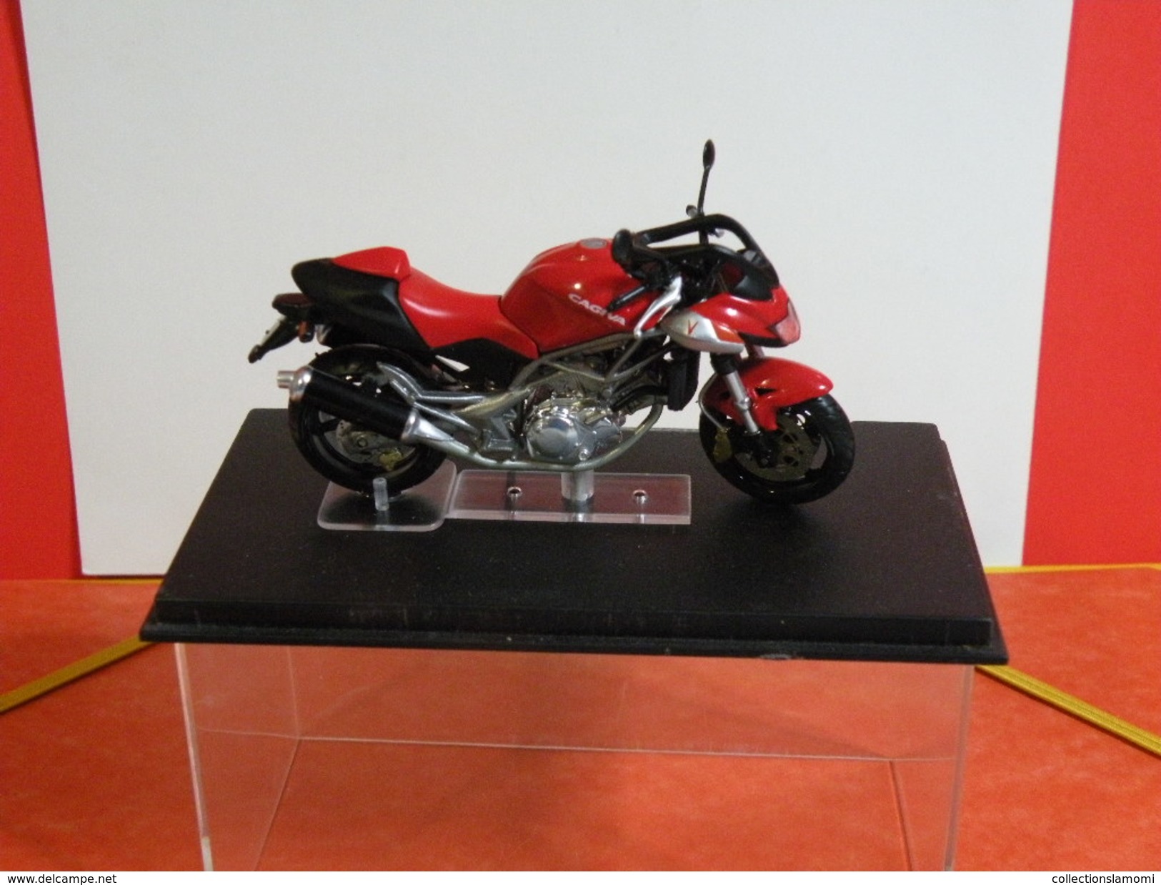 MOTO 1/24 > Cagiva V Raptor 1000 (sous Vitrine) - Motos