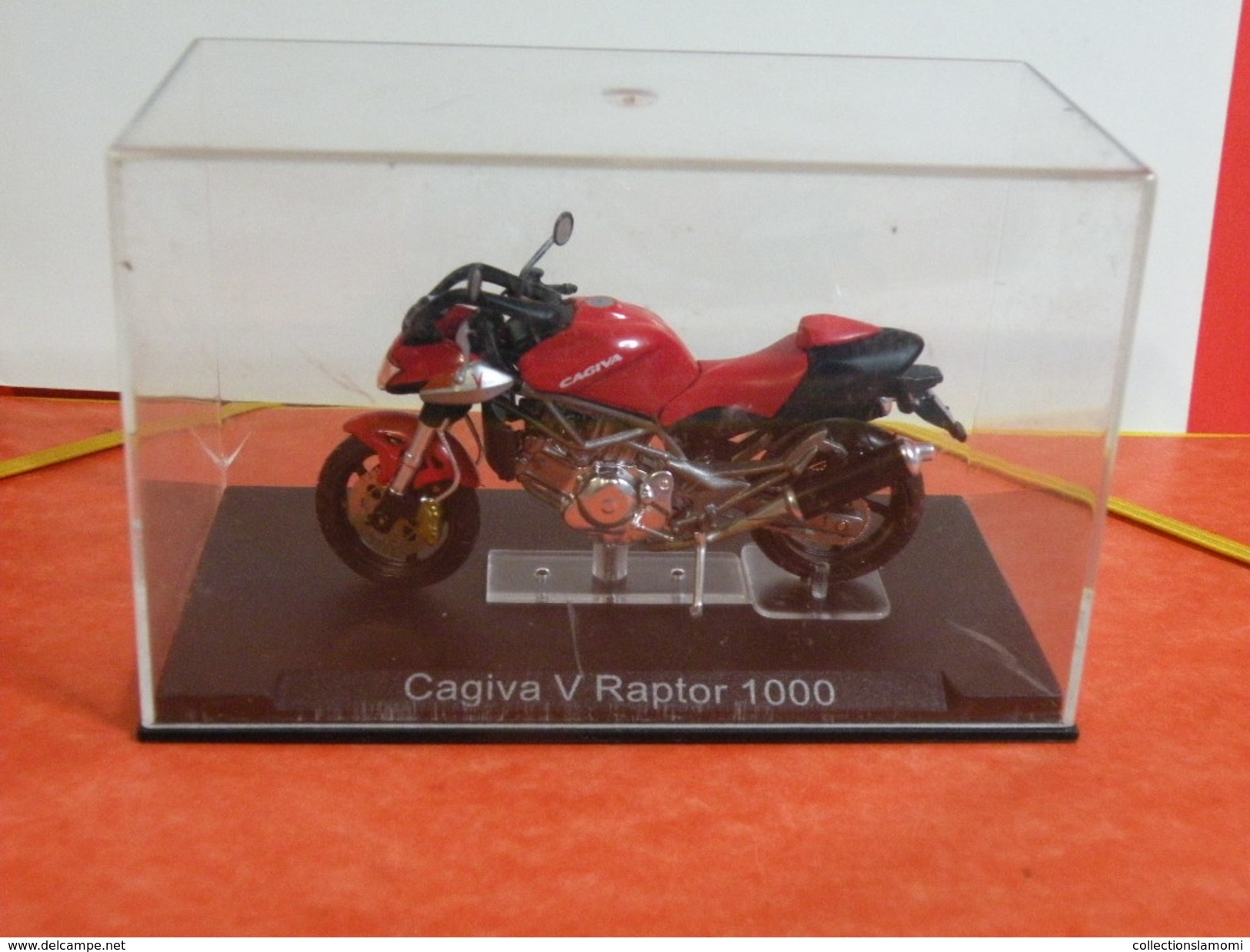 MOTO 1/24 > Cagiva V Raptor 1000 (sous Vitrine) - Motorfietsen