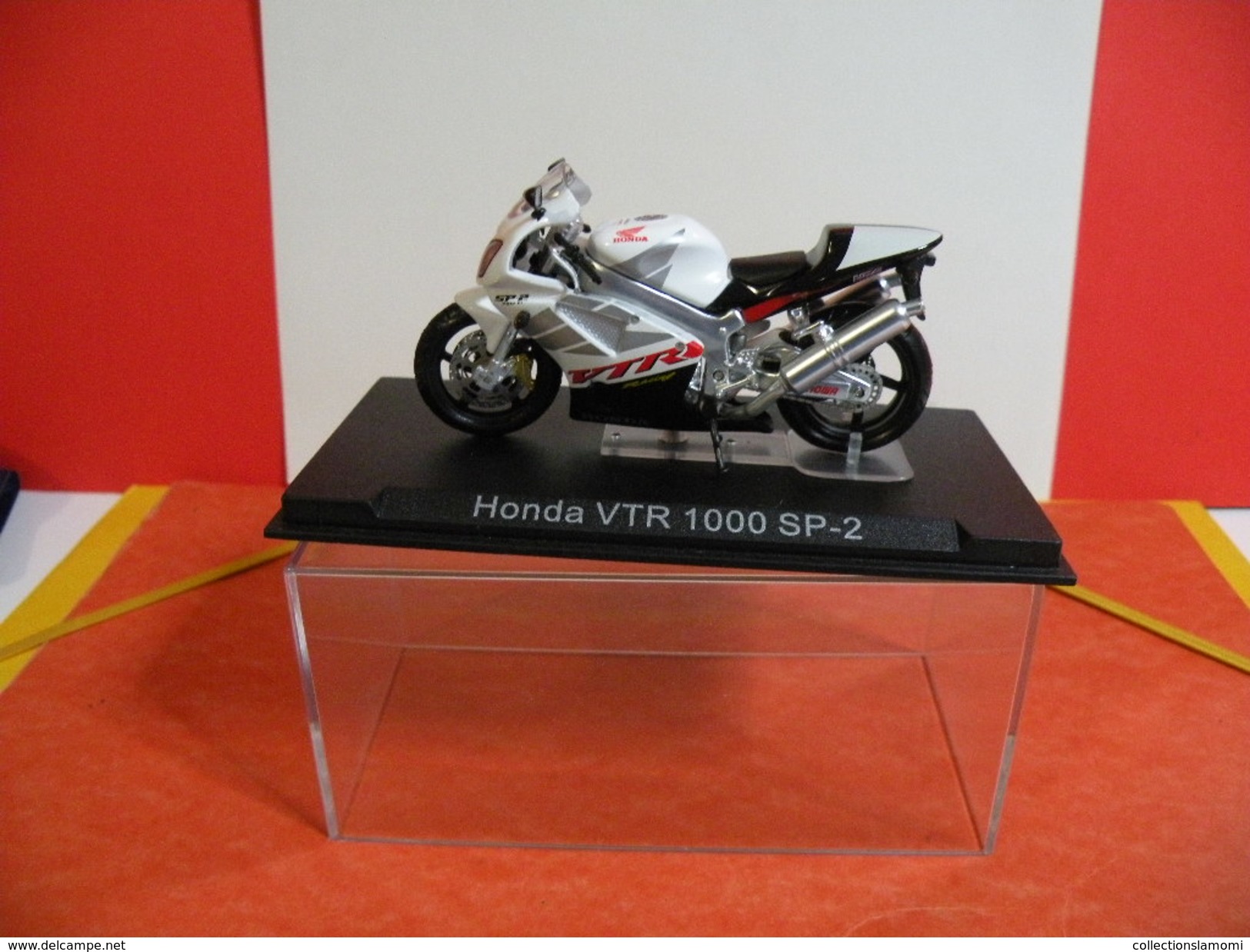 MOTO 1/24 > Honda VTR 1000 SP 2 (sous Vitrine) - Motorräder