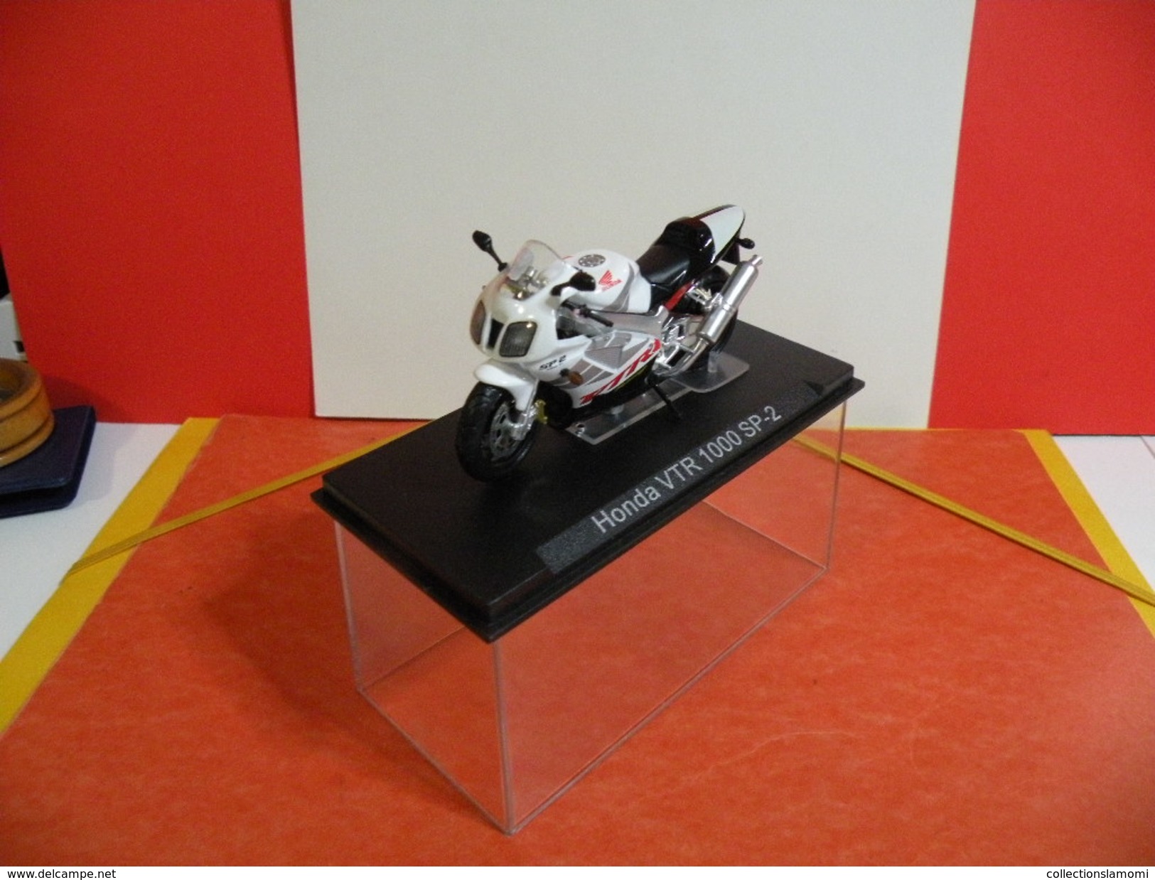 MOTO 1/24 > Honda VTR 1000 SP 2 (sous Vitrine) - Motos