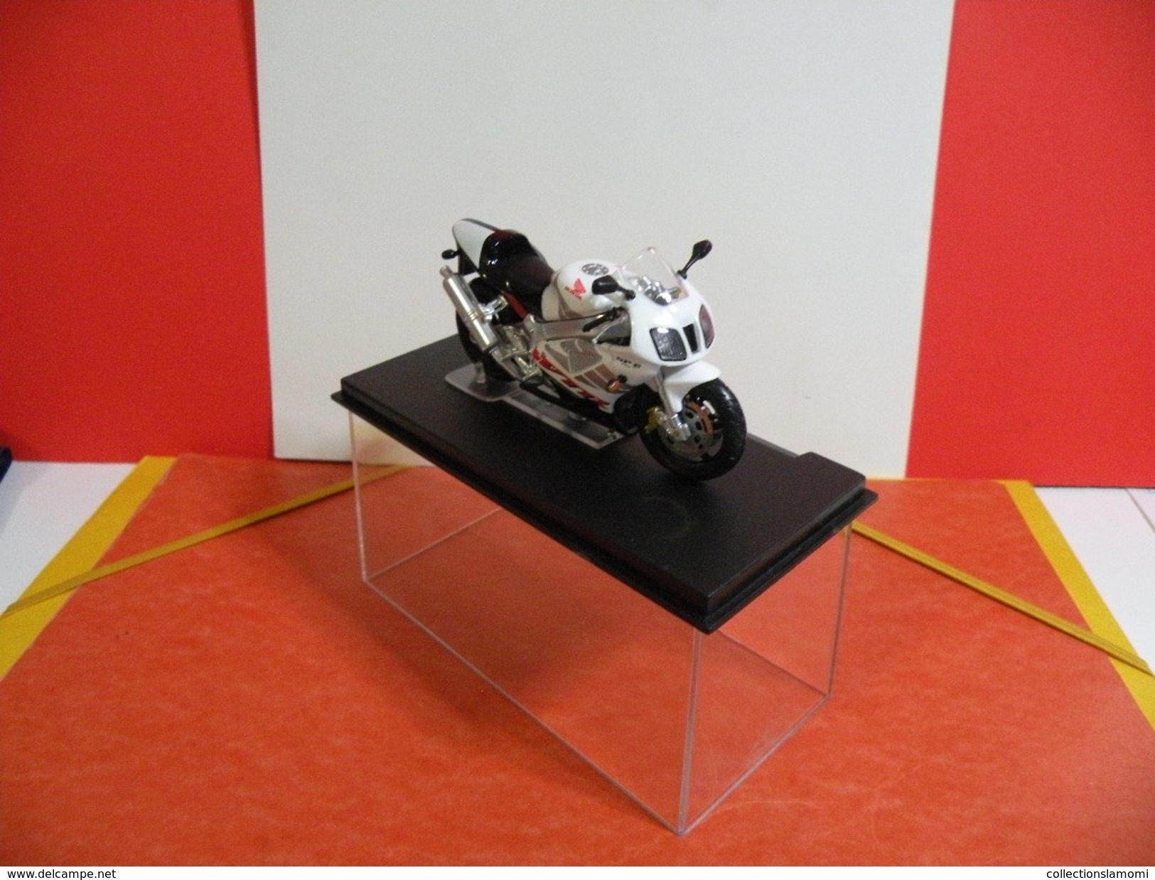 MOTO 1/24 > Honda VTR 1000 SP 2 (sous Vitrine) - Motorfietsen