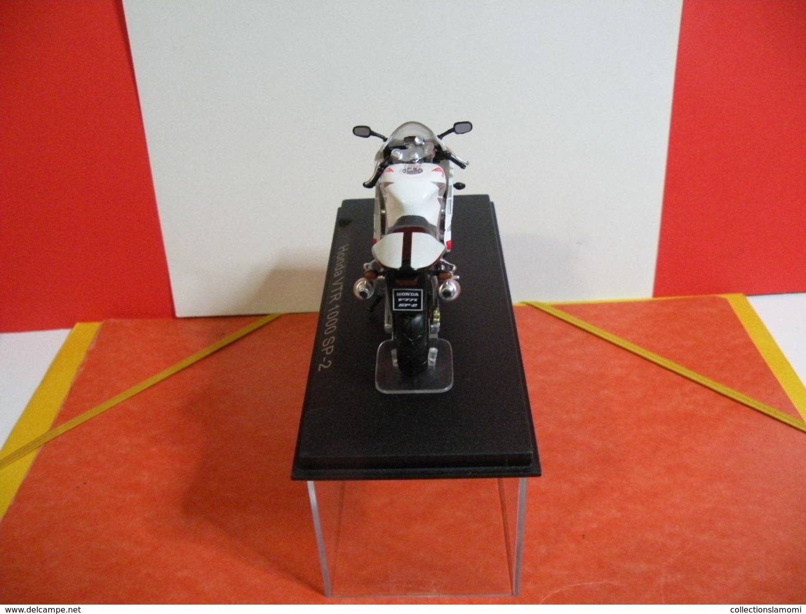MOTO 1/24 > Honda VTR 1000 SP 2 (sous Vitrine) - Motos