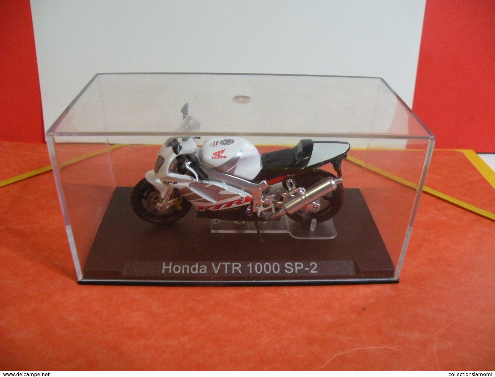 MOTO 1/24 > Honda VTR 1000 SP 2 (sous Vitrine) - Motos