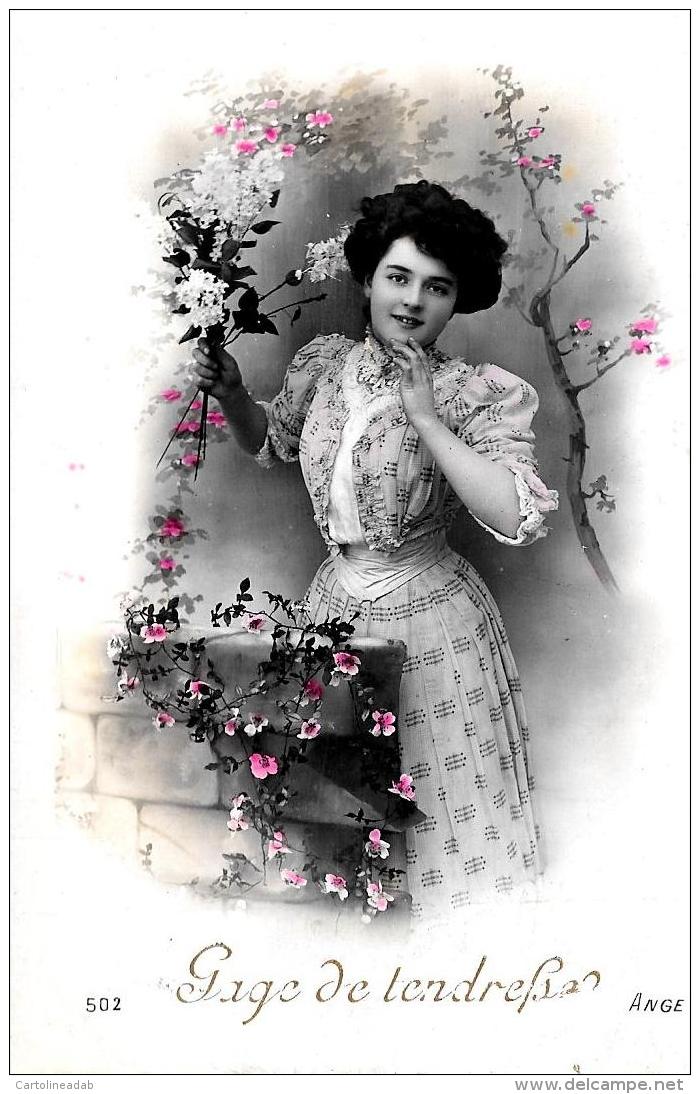 [DC11171] CPA - DONNA CON FIORI - Viaggiata 1911 - Old Postcard - Femmes