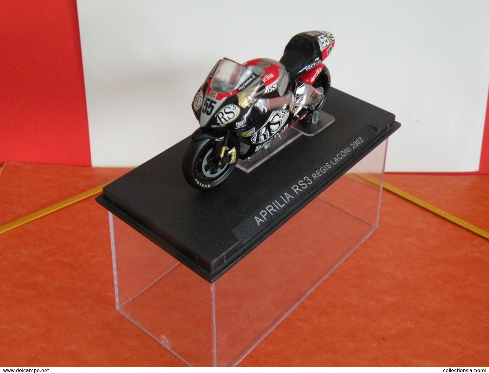 MOTO 1/24 > Aprilia RS3 Régis Laconi 2002 (sous Vitrine) - Motorcycles