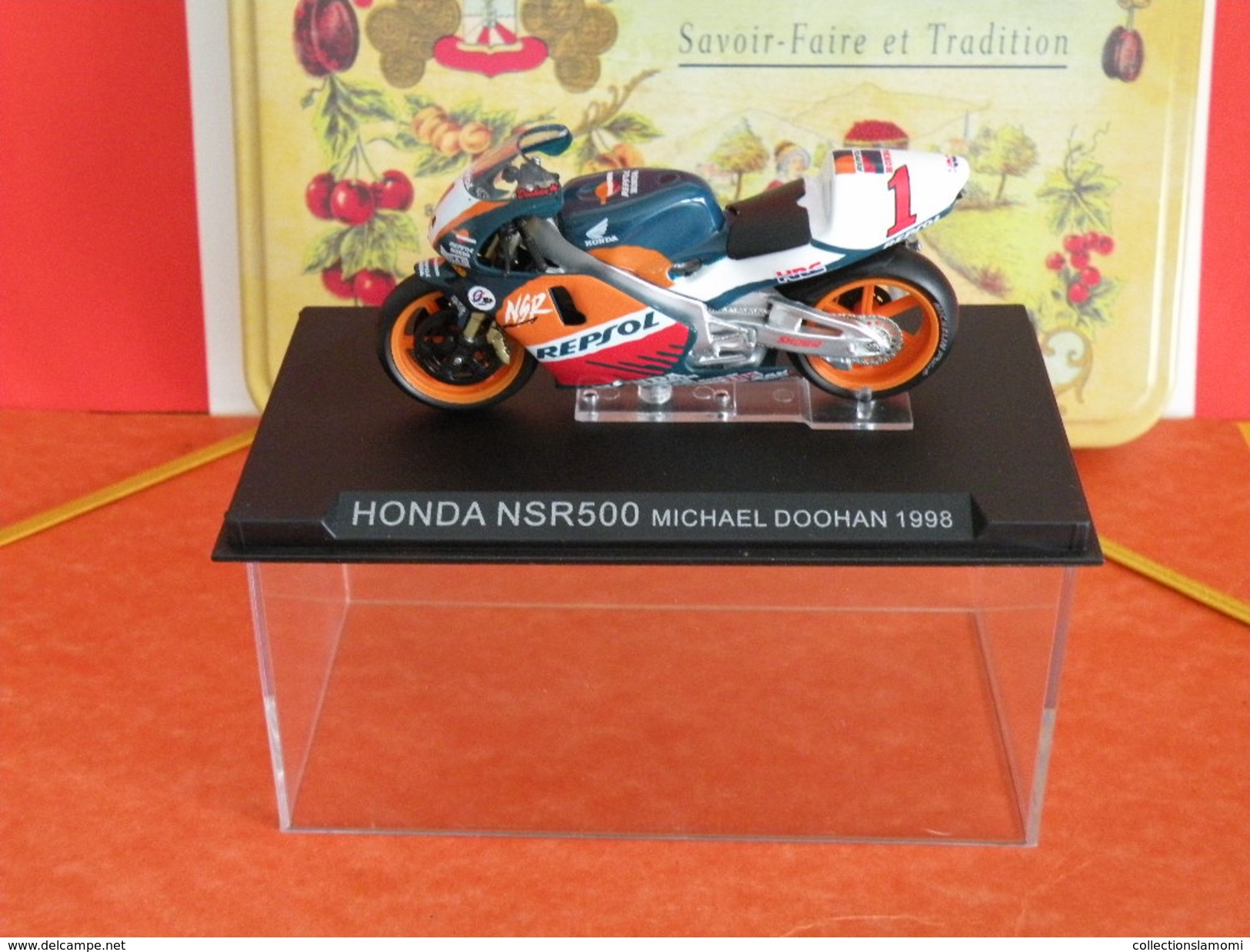 MOTO 1/24 > Honda NSR500 Michael Doohan 1998 (sous Vitrine) - Motorfietsen