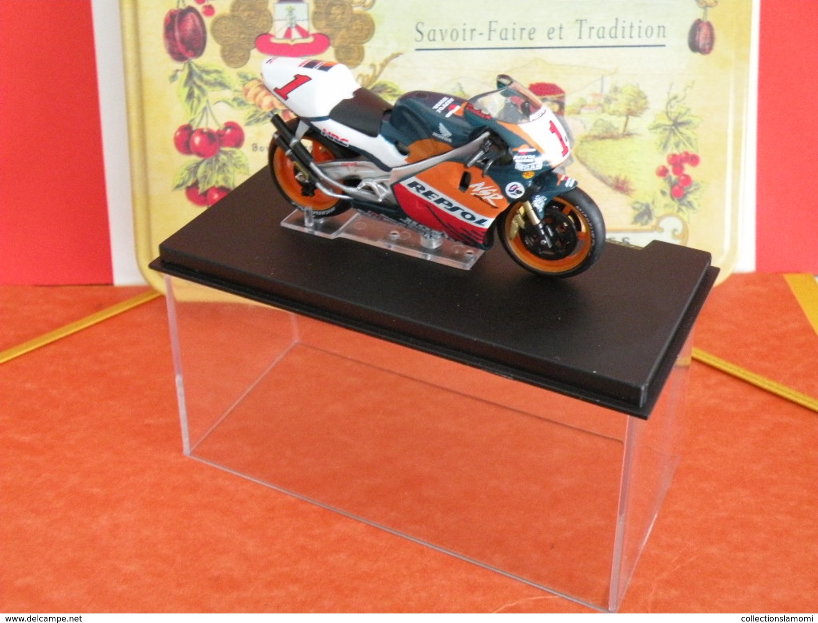 MOTO 1/24 > Honda NSR500 Michael Doohan 1998 (sous Vitrine) - Motorfietsen