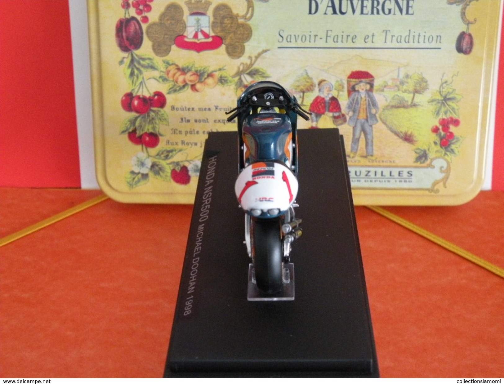 MOTO 1/24 > Honda NSR500 Michael Doohan 1998 (sous Vitrine) - Motorcycles