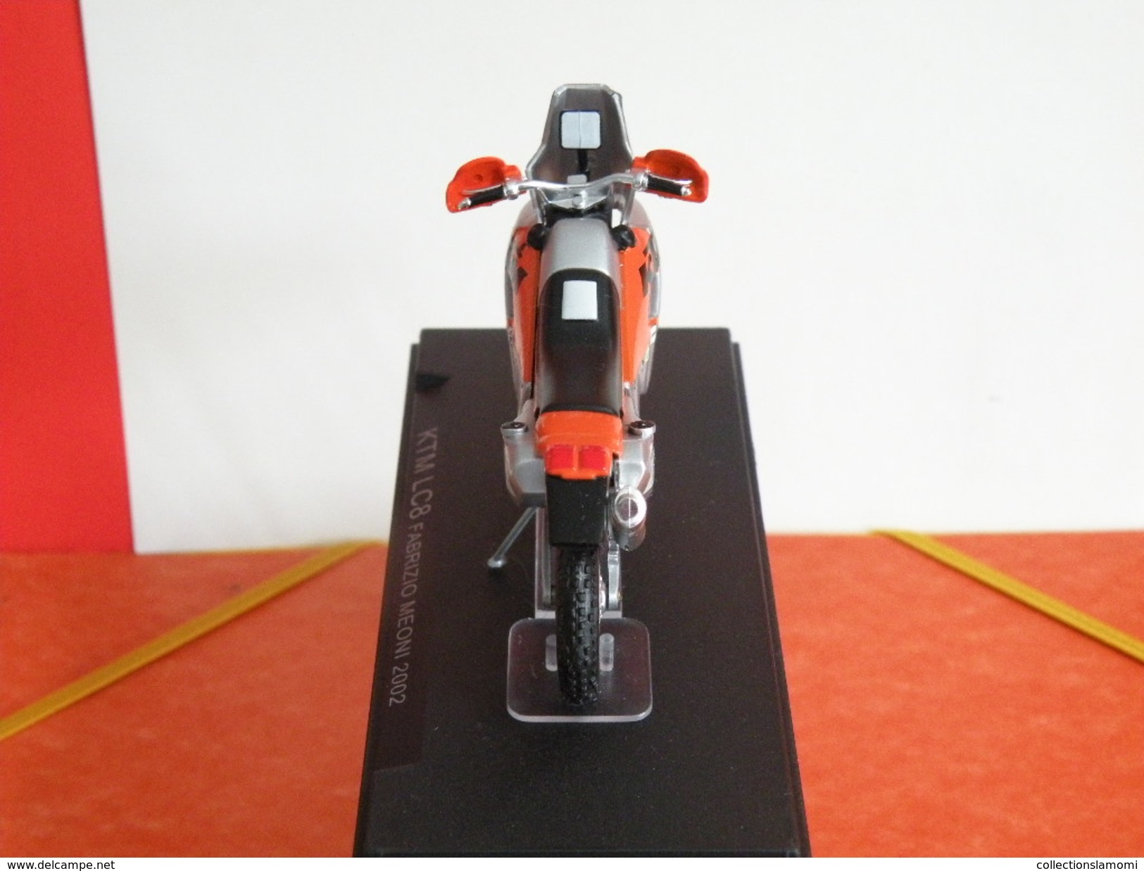 MOTO 1/24 > KTM LC 8 Fabrizio Méconi 2002 (sous Vitrine) - Motos