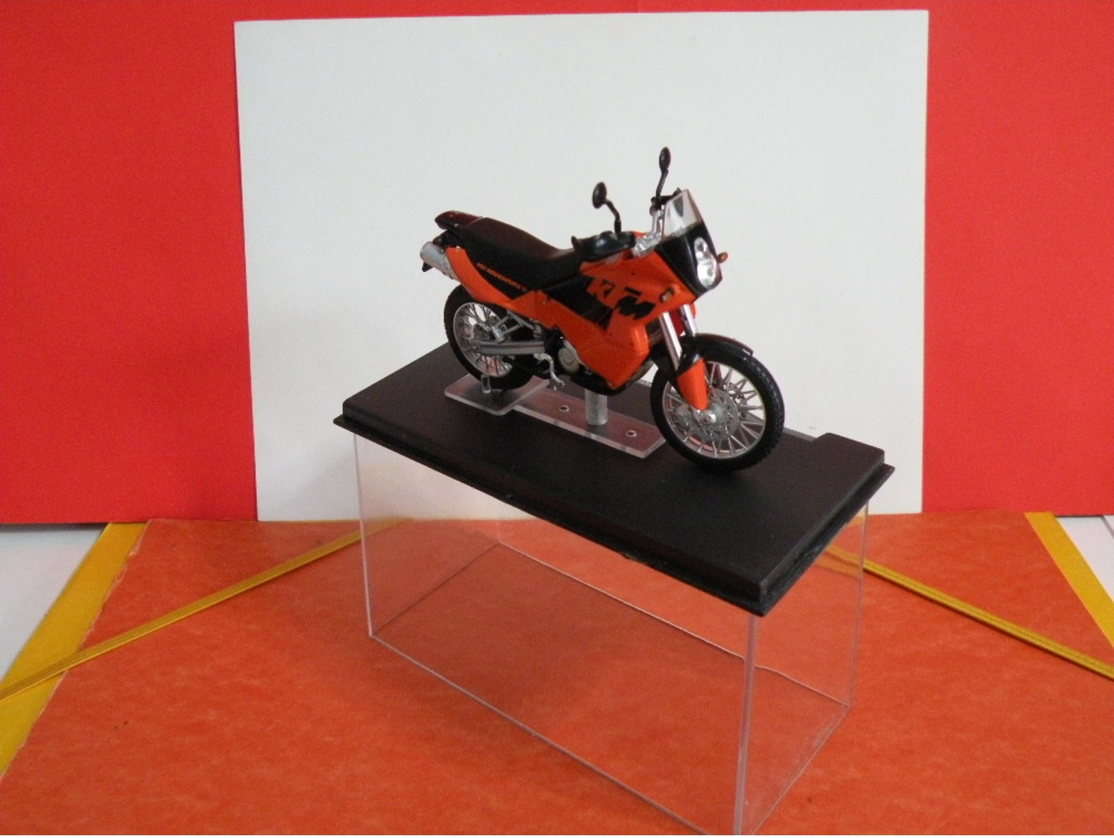 MOTO 1/24 > KTM 950 Rally LC8 (sous Vitrine) - Motos