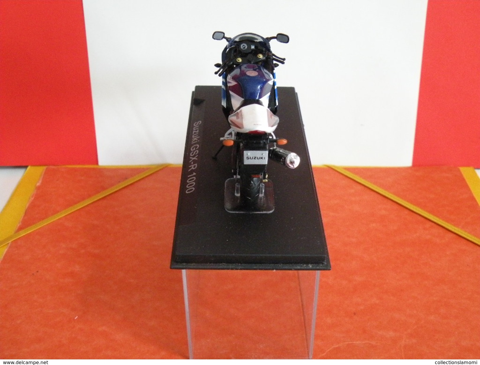 MOTO 1/24 > Suzuki GSX R 1000 (sous Vitrine) - Motos