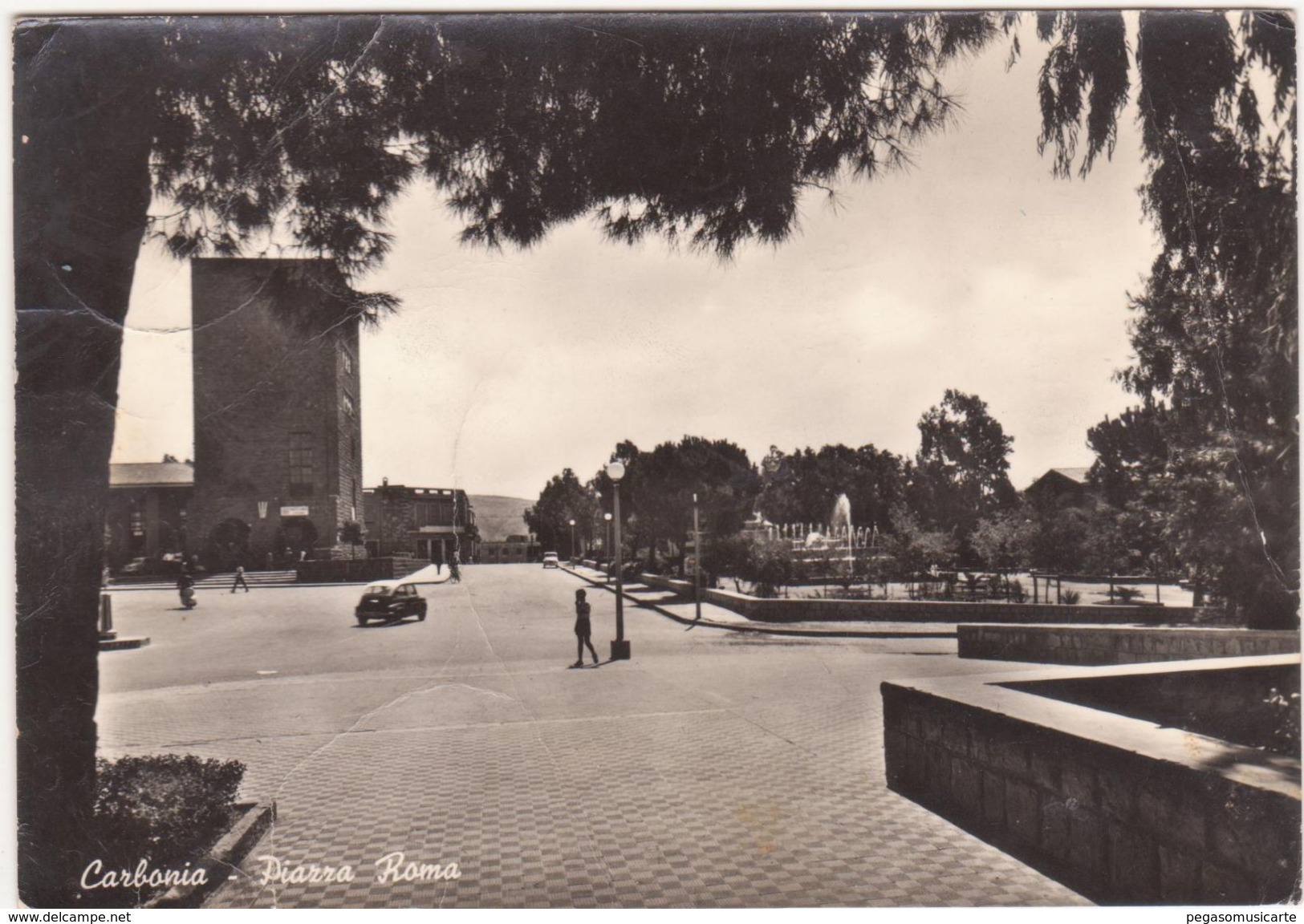 231 - CARBONIA PIAZZA ROMA ANIMATA 1962 - Carbonia