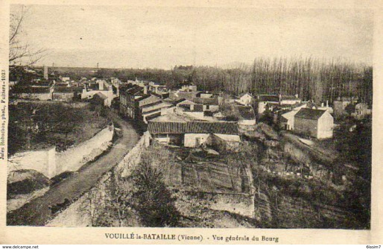 CPA - VOUILLé-la-BATAILLE (86) - Aspect De L'entrée Du Bourg Dans Les Années 20 / 30 - Vouille