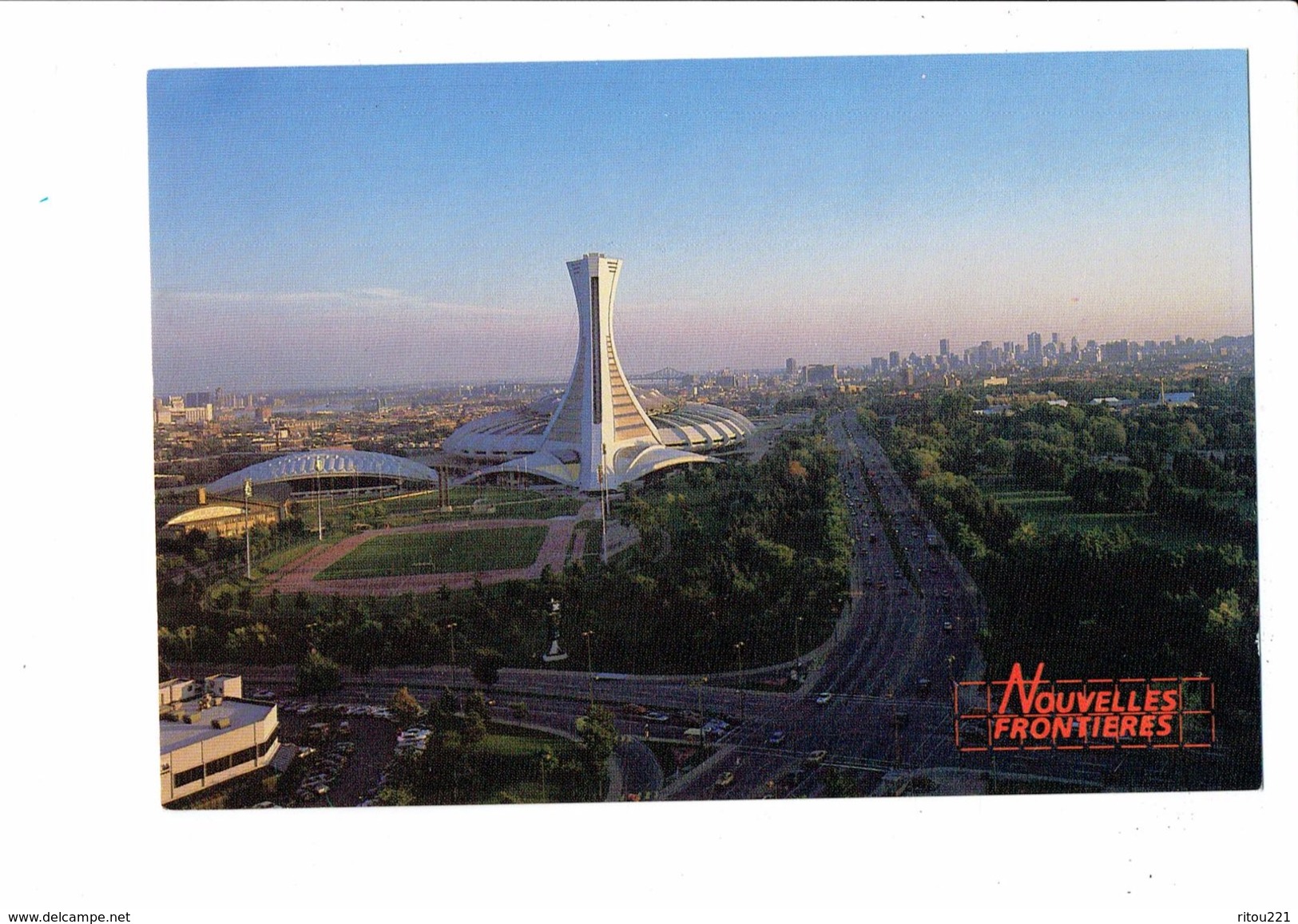 Cpm - CANADA - L'Amérique Des Grands Espaces - MONTREAL - Stade Olympique - Terrain Football Ou Rugby - Soccer