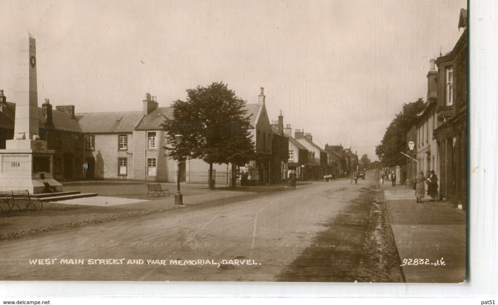 UNITED KINGDOM / ROYAUME - UNI - Darvel : West Main Street And War Memorial - Ayrshire