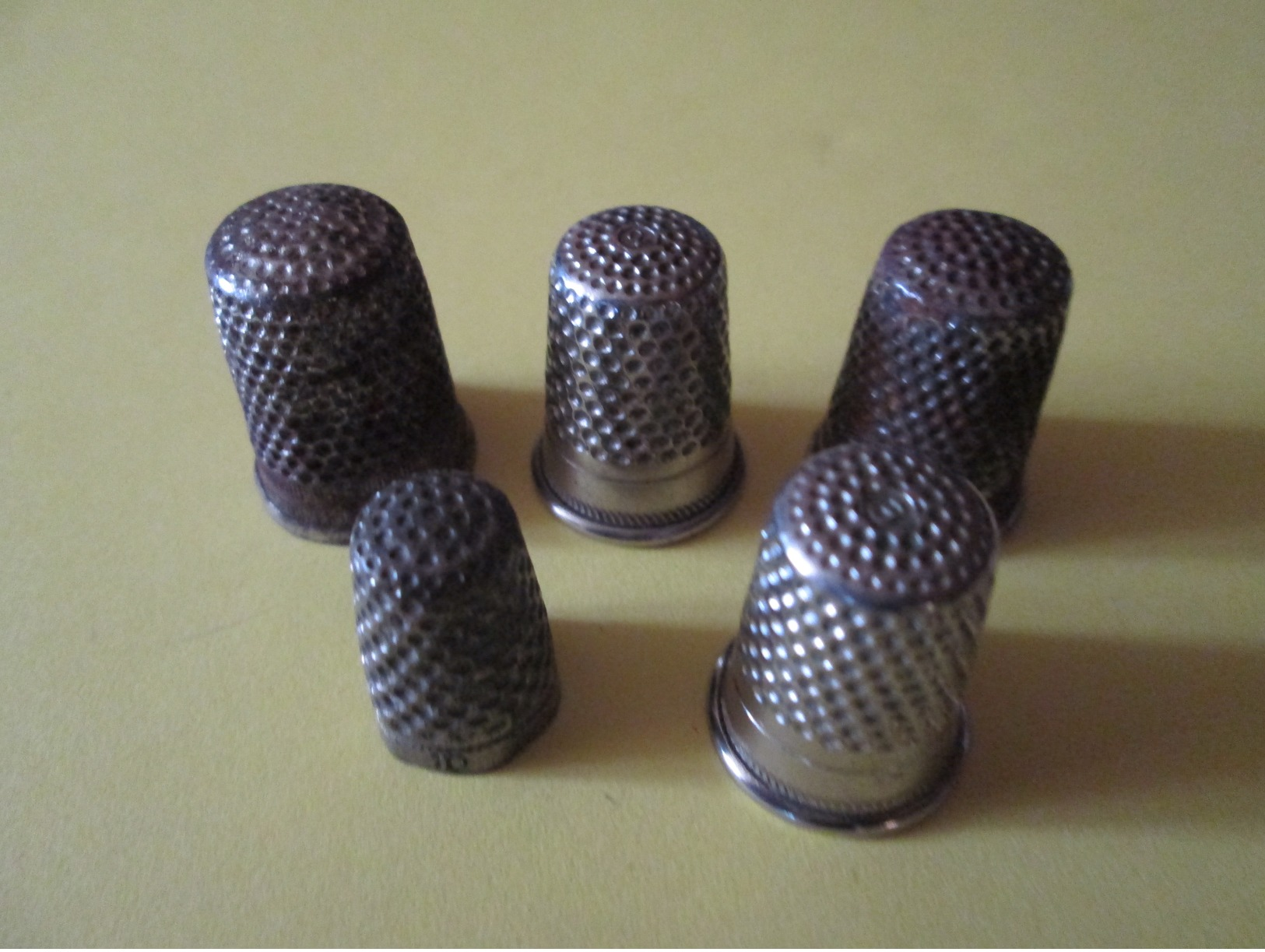 LOT De 5 DES A COUDRE - Thimbles