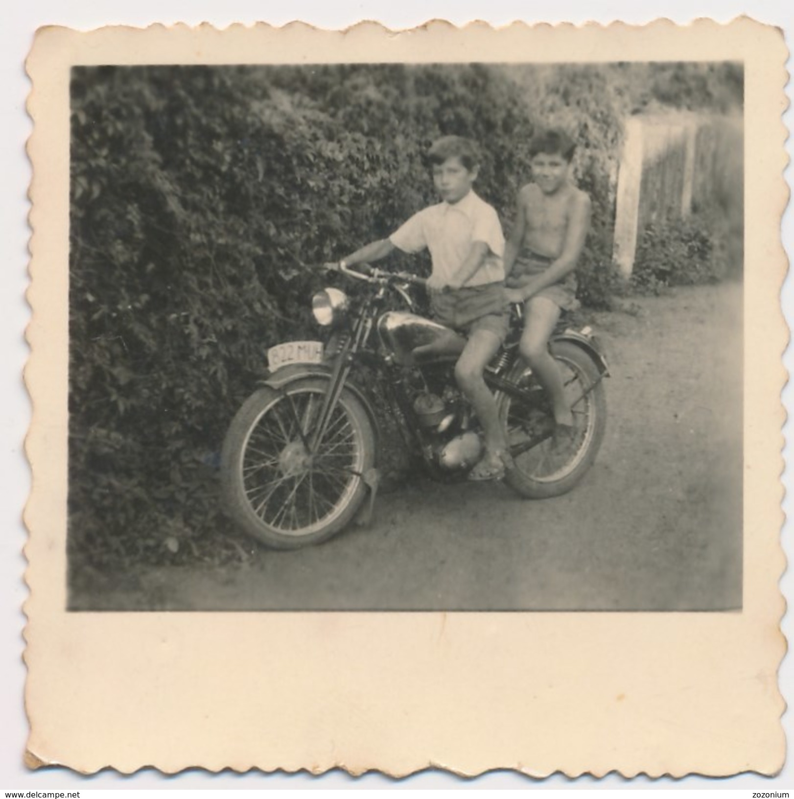 REAL PHOTO - Kid Boys On Motorcycle ,  Garçons Sur Moto, Old Photo - Ciclismo