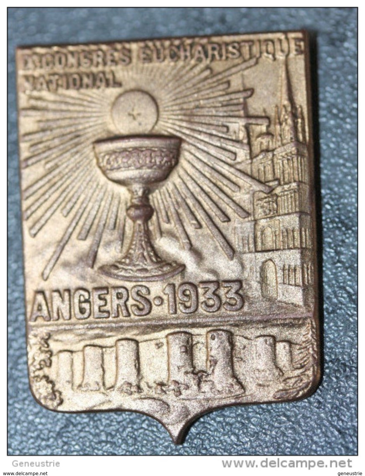 Broche Religieuse "IXe Congrés Eucharistique National - Angers 1933" Religious Brooch - Religion & Esotérisme