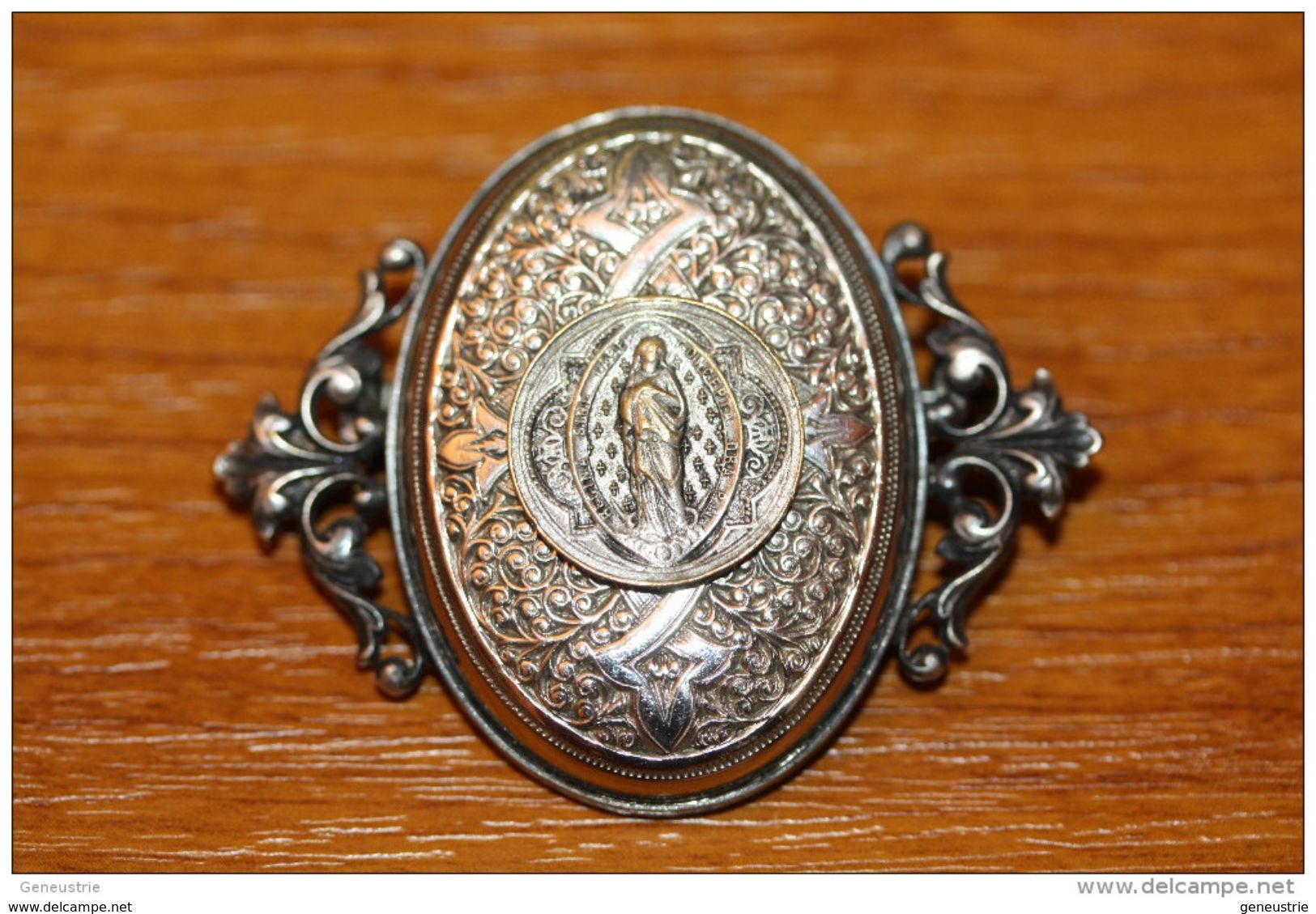 Superbe Broche En Métal Argenté "Vierge Marie" Religious Brooch - Religion & Esotérisme