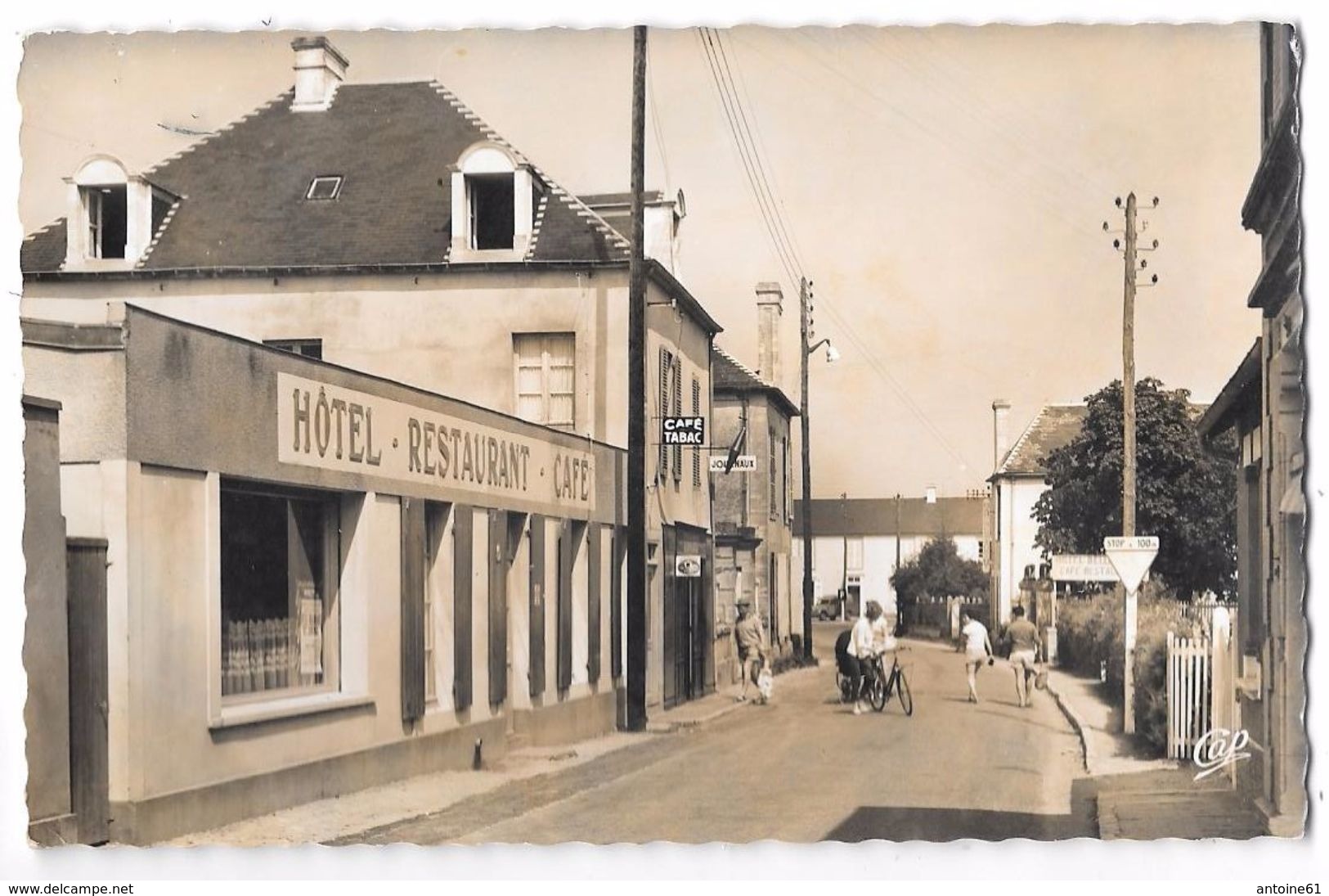 ASNELLES LA BELLE PLAGE - Rue Edouard Vatin - CPSM CAP -(Hôtel Restaurant  Café) - Autres & Non Classés