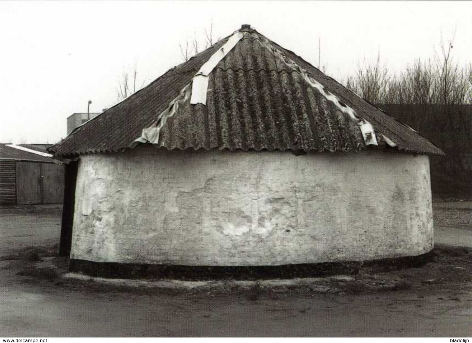 BREDENE (W.Vl.) - Molen/moulin - De Ronde, Stenen Rosmolen Van De Vicognehoeve In 1984 Voor De Renovatie - Bredene