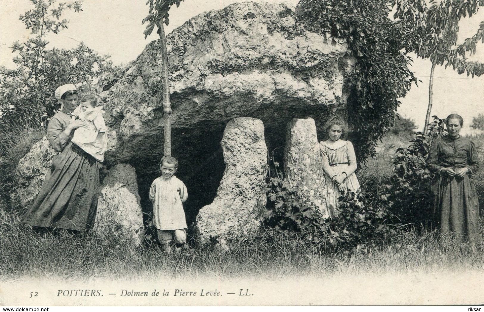 DOLMEN(POITIERS) - Dolmen & Menhirs