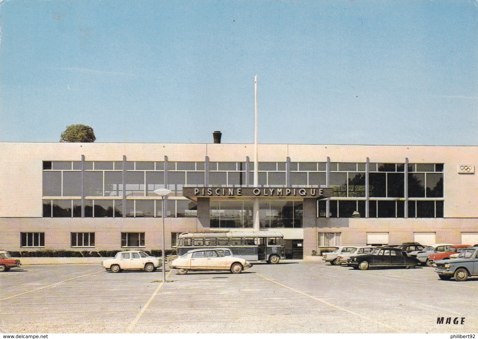 Chalons-sur-Marne La Piscine Olympique. Autocar.  Automobiles Citroën DS, Renault 8 Etc. - Reims