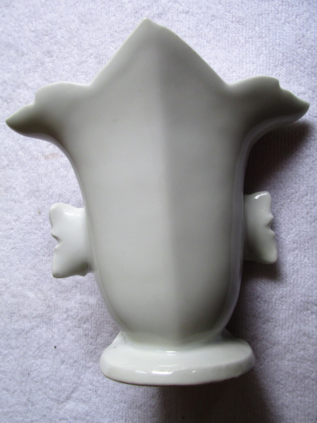 Petit Vase D'autel Religieux En Porcelain Blanche. - Other & Unclassified