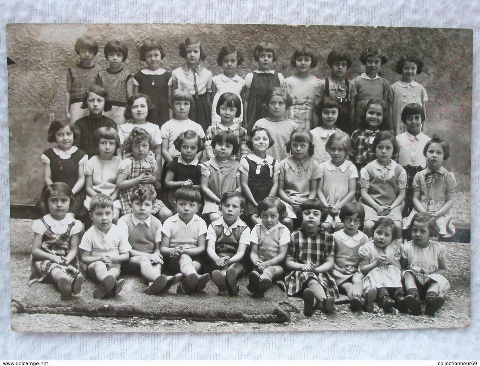 Carte Postale Photo D'un Groupe Scolaire Filles Et Garçons Du Photographe A. DEMIERRE à Lyon - Groupes D'enfants & Familles