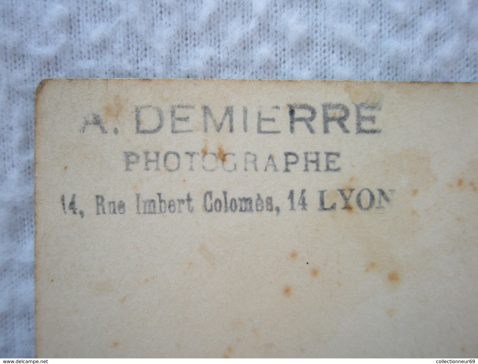 Carte Postale Photo D'un Groupe Scolaire Filles Et Garçons Du Photographe A. DEMIERRE à Lyon - Groupes D'enfants & Familles