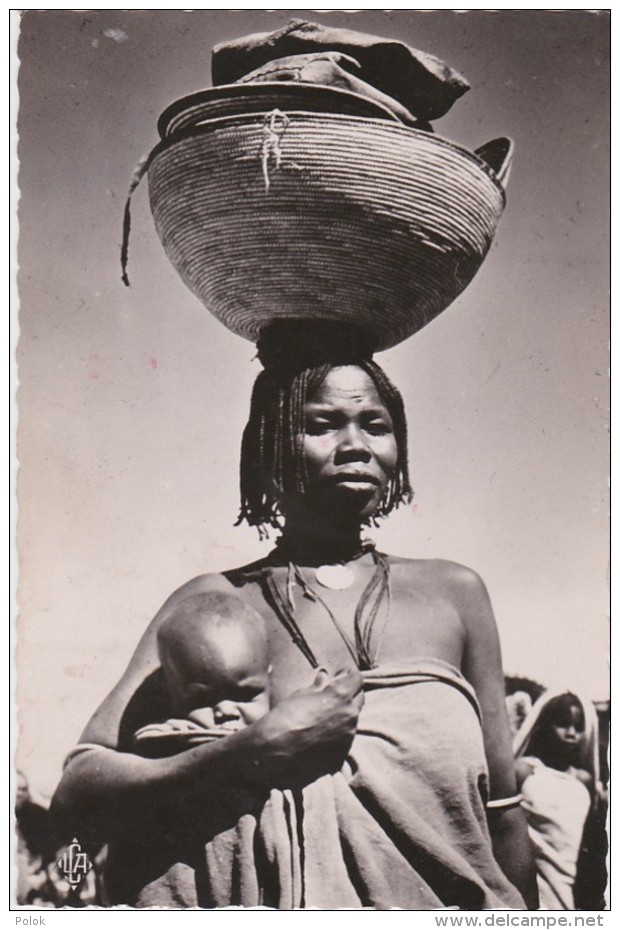 Bk - Cpsm Petit Format TCHAD - ABECHE, Femme Et Enfant Au Marché - Chad