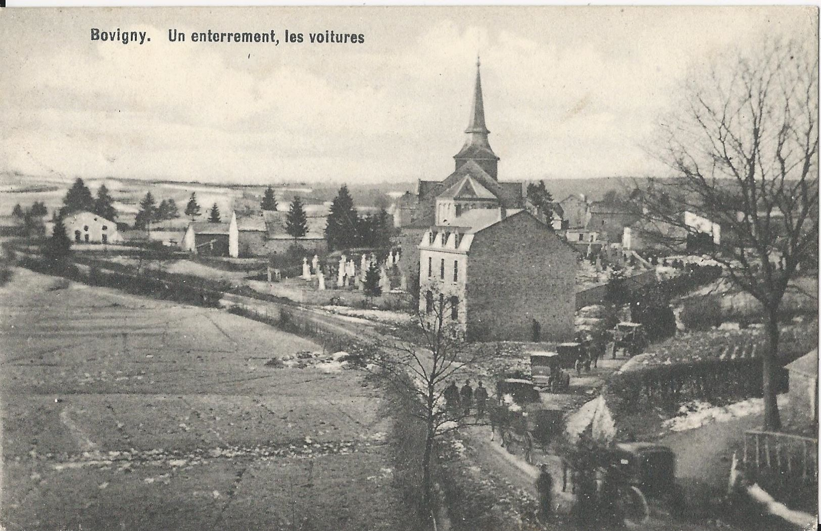 -1-   Bovigny ( Gouvy) -  Un Enterrement, Les Voitures - 2 Scans - Gouvy