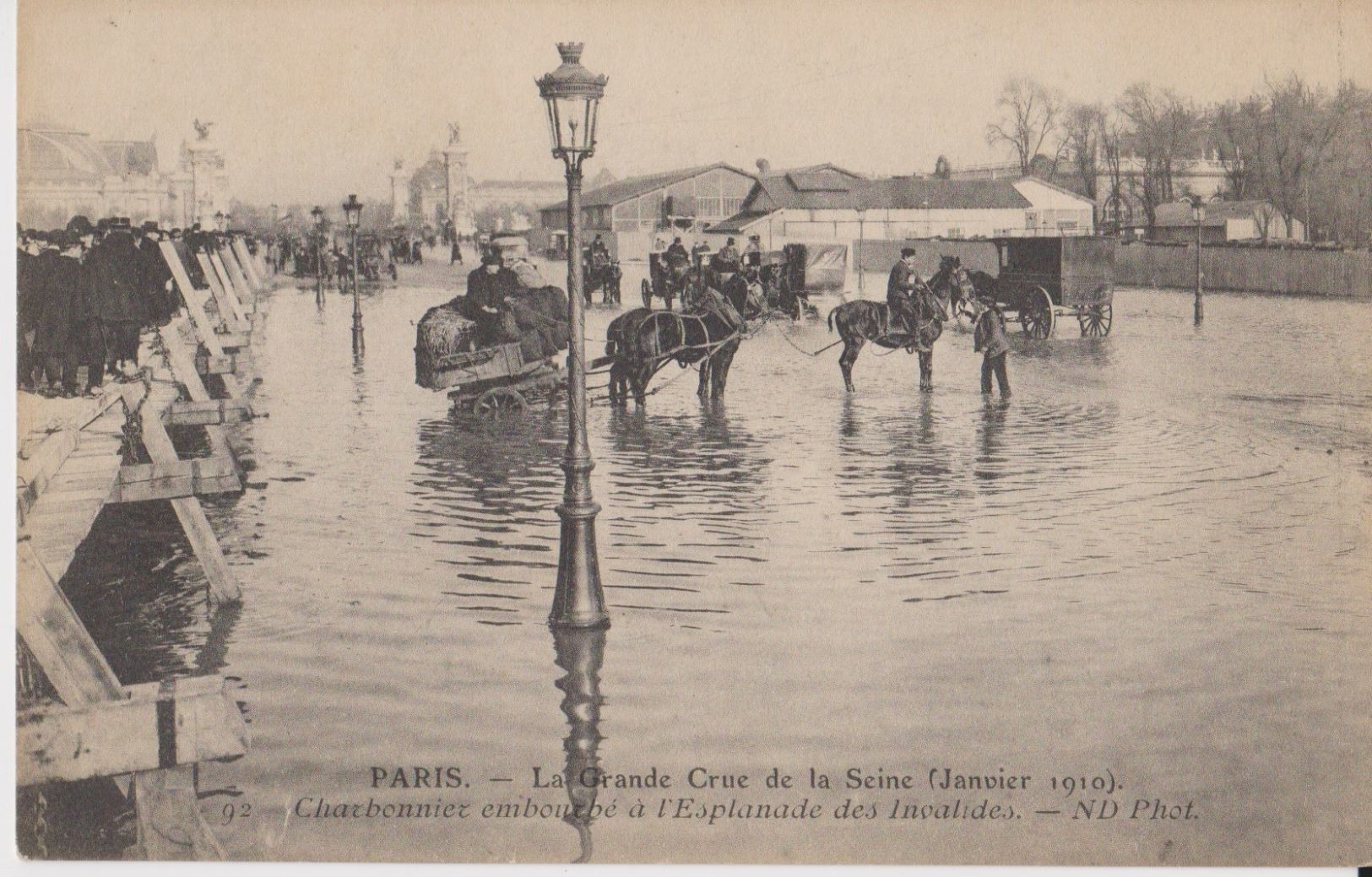 Paris La Grande Crue De La Seine ( Janvier 1910) - 92 - Charbonnier Embourbé à L'esplanade Des Invalides - ND Phot - Inondations De 1910