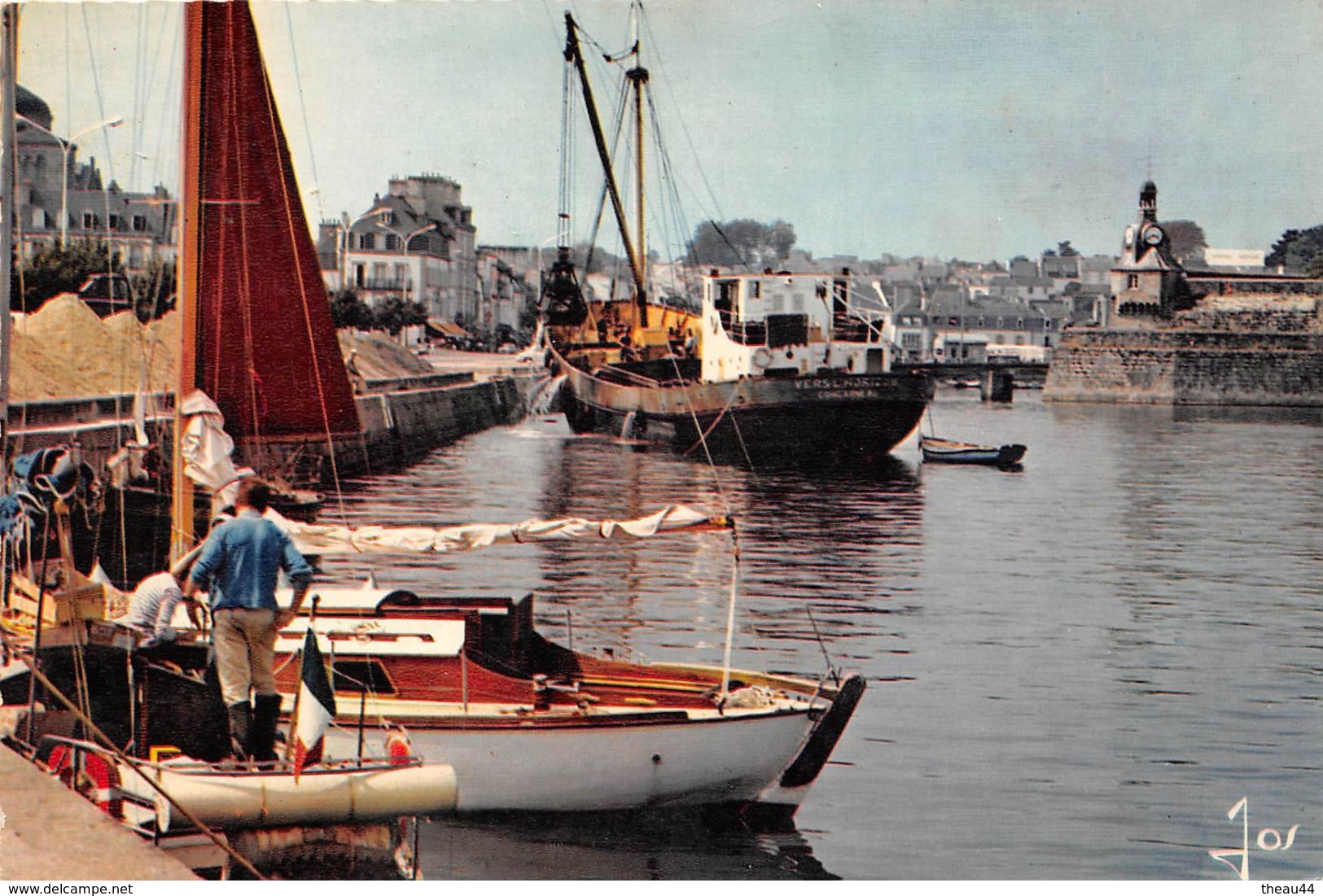 ¤¤  -  CONCARNEAU   -  Plaisancier Et Sablier Devant L'entrée De La Ville Close  - Bateau    -  ¤¤ - Concarneau